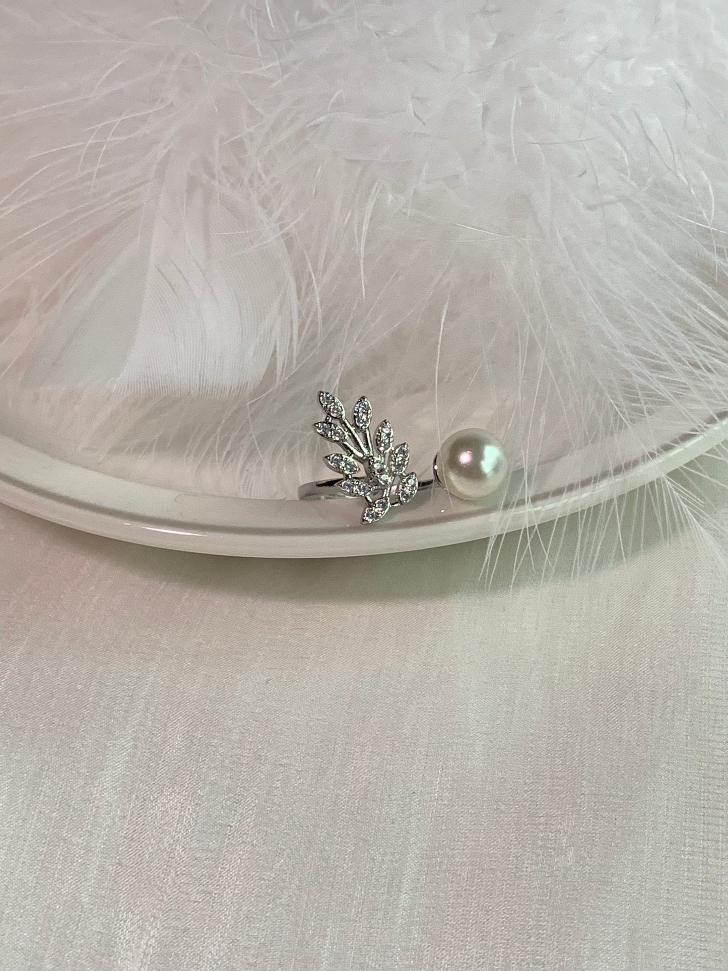 Harmony Power Peacock Feather Pearl Ring