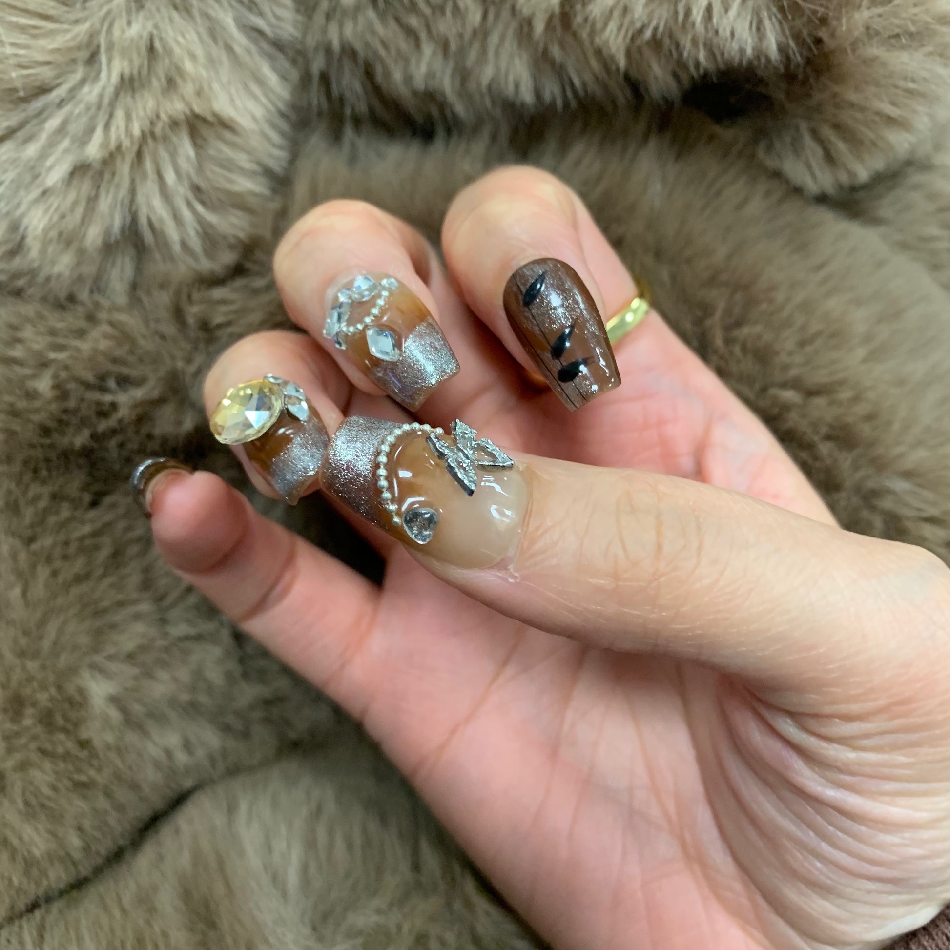 Easy-to-apply press-on nails by Harmony Power showcasing vibrant gems and modern design.